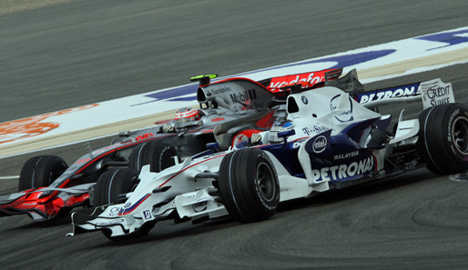 In der vierten Runde schiebt er sich an Heikki Kovalainen vorbei auf Platz vier