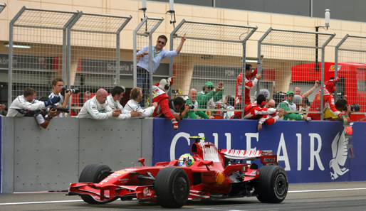 An der Spitze läuft hingegen alles nach Plan: Massa gewinnt souverän vor Räikkönen...