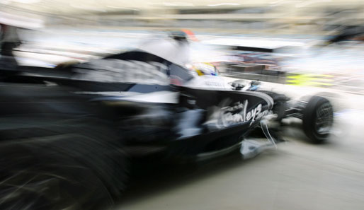 Kleine Überraschung auf Platz drei: Gleich im ersten Testlauf fährt Nico Rosberg in den letzten Minuten noch vor beide McLaren-Mercedes