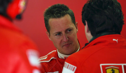 Michael Schumacher zurück im Ferrari: Bei den Testfahrten in Barcelona unterstützt er sein Team wieder bei der Entwicklung des Boliden