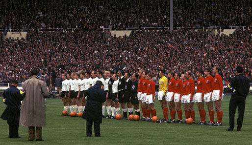 WM 1966 in England: Finale gegen den Gastgeber im legendären Wembley. Noch ahnt niemand, was an diesem Abend passieren wird.