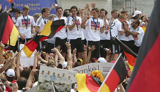 Das DFB-Team wurde Dritter und ganz Deutschland feierte mit - das macht Lust auf die nächsten 100 Jahre...