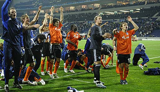 Jubel nach einem der größten Erfolg der Vereinsgeschichte. Porto im Elfermeter- schießen geschlagen und ins Champions-League-Viertelfinale eingezogen