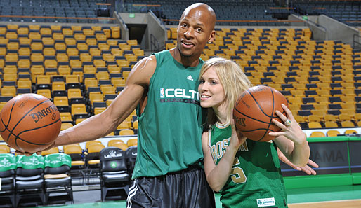 Sängerin Natasha Bedingfield mit Celtics-Guard Ray Allen