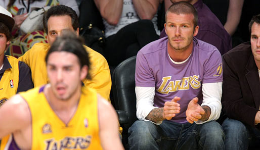 Wie es sich für einen richtigen Fan gehört, hat sich auch David Beckham ein Lakers-Shirt zugelegt