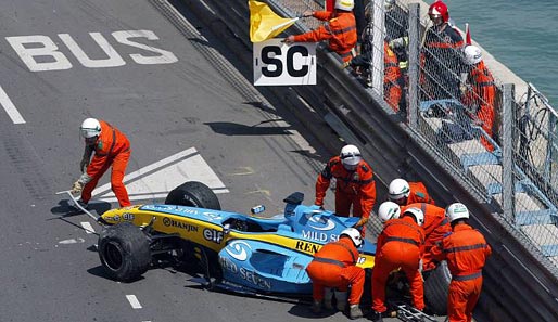 Dann erwischte es im Tunnel Fernando Alonso beim Versuch, Ralf Schumacher zu überrunden