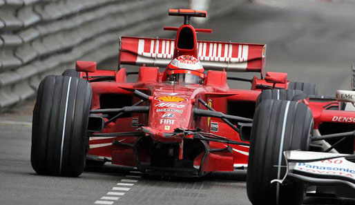 Unumstrittener Depp des Tages war aber Kimi Räikkönen. Er rauschte kurz vor Ende des Rennens Adrian Sutil ins Heck