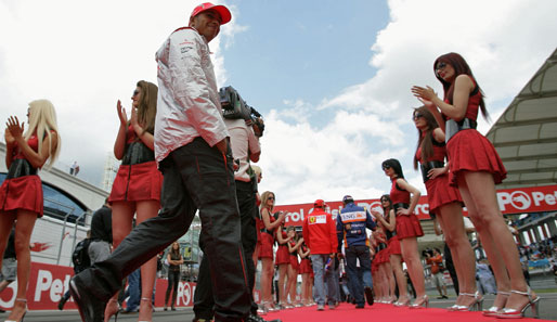 Einmarsch der Gladiatoren: Lewis Hamilton betritt den Istanbul Park Circuit