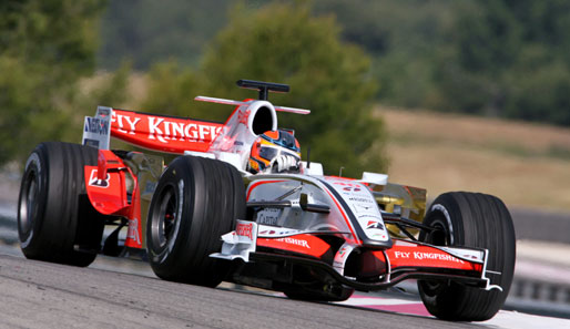 Bei Force India experimentiert man mit besonders viel Abtrieb. Neben Testfahrer Vitantonio Liuzzi gehen auch Adrian Sutil und Giancarlo Fisichella auf die Strecke