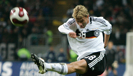 Simon Rolfes (26), Mittelfeld, Bayer Leverkusen, 10 Länderspiele, 0 Länderspieltore