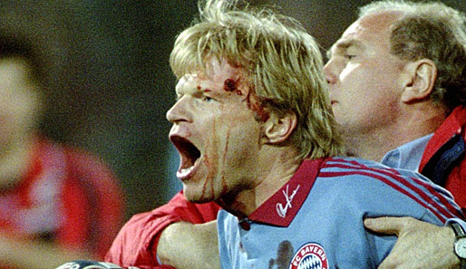 Im April 2000 wird Kahn während des Spiels in Freiburg von einem Zuschauer mit einem Golf-Ball an der Schläfe getroffen
