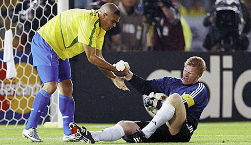 Ein Spiel zum Vergessen: Kahn wird beim WM-Finale 2002 zum tragischen Helden. Nach überragendem Turnier verschuldet der Titan Ronaldos Treffer...