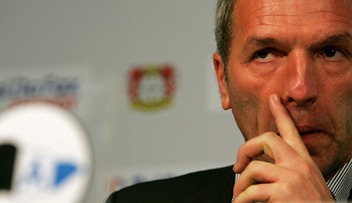 12. Spieltag: Bielefeld-Coach Middendorp überrascht mit der Aussage, er alleine entscheide über seine Zukunft. In Leverkusen gibt's prompt ein 0:4