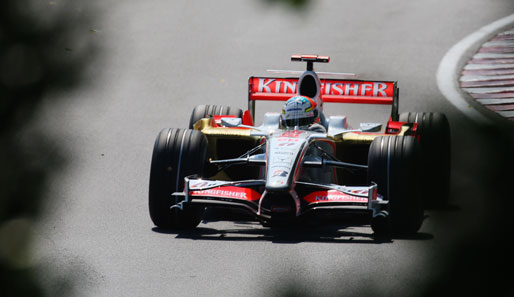Adrian Sutil kann immerhin seinen Teamkollegen Giancarlo Fisichella hinter sich lassen. Er wird im Force India 17.