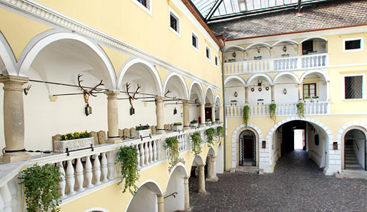 Wie ein Innenhof in Italien: Im Hotel Schloss Weikersdorf in Baden bei Wien dürfte sich die Squadra Azzurra heimisch fühlen