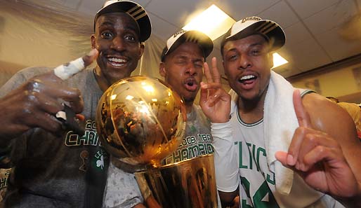 Der große Triumph der Big Three: Kevin Garnett, Ray Allen und Finals-MVP Paul Pierce (v.l.)