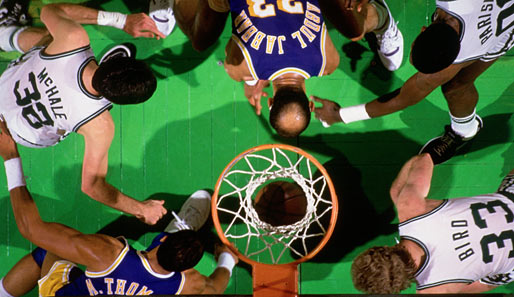 Riley führte die Lakers gleich auf Anhieb zum Titel, sein erstes Finalduell mit den Celtics 1984 ging aber 3-4 verloren. 0-8 hieß es damit im direkten Duell