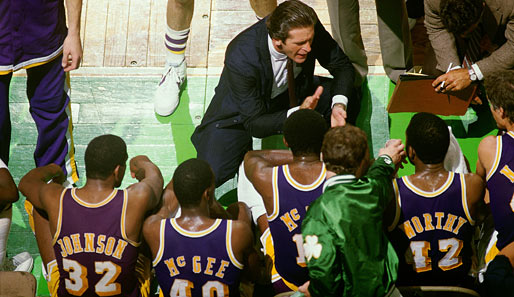 In der Saison 1981/1982 kam ein gewisser Pat Riley wie die Jungfrau zum Kinde zum Posten des Headcoach bei den Lakers