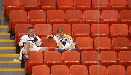 Noch lange nach dem Spiel saßen die trauernden Pens-Fans in der Joe Louis Arena