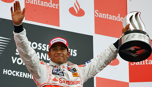...und Sieger Lewis Hamilton mit
