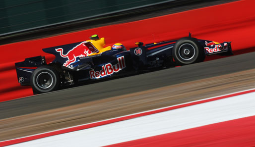 Für die Überraschung des Tages sorgt Mark Webber: Der Red-Bull-Pilot fährt in der letzten Minute bis auf Platz zwei nach vorne