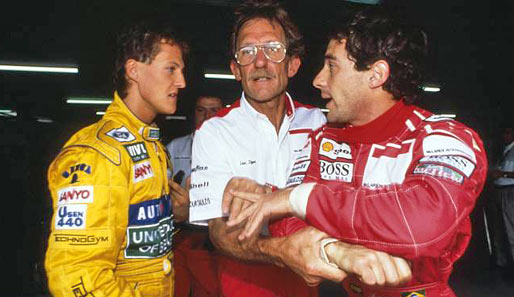 Dann betrat Michael Schumacher die Bildfläche - und handelte sich prompt Ärger ein. 1992 wollte ihm Ayrton Senna an den Kragen