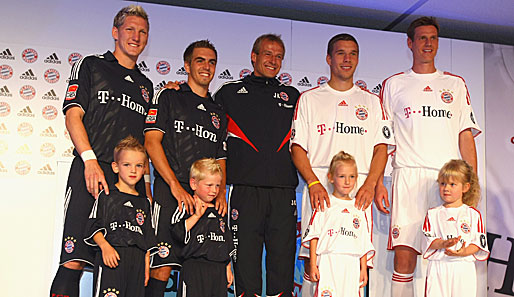 Der FC Bayern hatte zur offiziellen Saisoneröffnung in der Allianz Arena geladen. Zuvor wurden die neuen Trikots für die Saison 2008/2009 vorgestellt