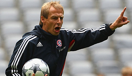 Bayern-Coach Jürgen Klinsmann dirigierte lautstark seine Mannen
