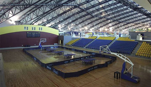 Hier gibt's Topspins satt: die Tischtennis-Halle. Der Nationaltrainer Katars ist ein alter Bekannter: Steffen "Speedy" Fetzner