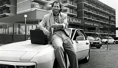 So einen Porsche hat nicht jeder. Martin Jol 1987 vor einem Hotel in Den Haag