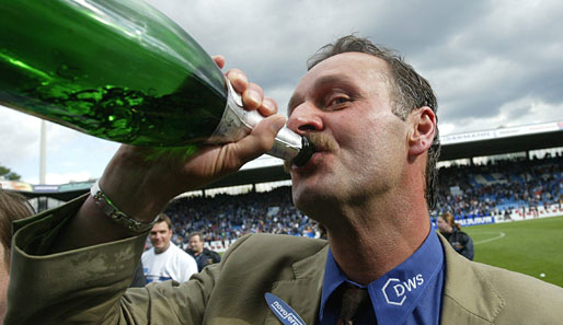 Der größte Erfolg: Zweimal qualifizierte sich der VfL für den UEFA-Cup: 1996/97 unter Coach Klaus Toppmöller und 2003/2004 mit Peter Neururer (Bild) an der Seitenlinie