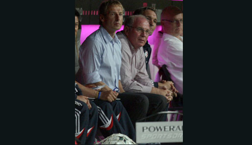 Klinsmann und Uli Hoeneß blickten skeptisch Richtung Spielfeld