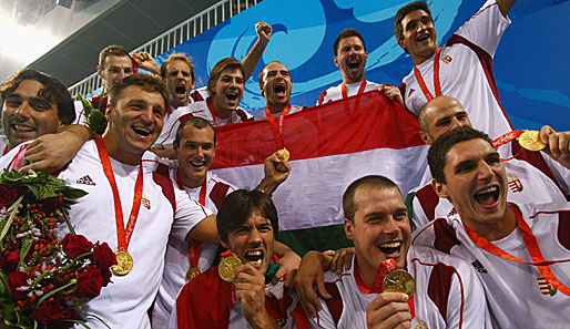 Ungarns Wasserballer holen zum Abschluss der Spiele von Peking die dritte Goldmedaille für ihr Land. Mit 14:10 wurden die USA im Finale versenkt