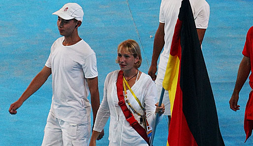 Die deutsche Fahne trug die Kanutin Katrin Wagner-Augustin