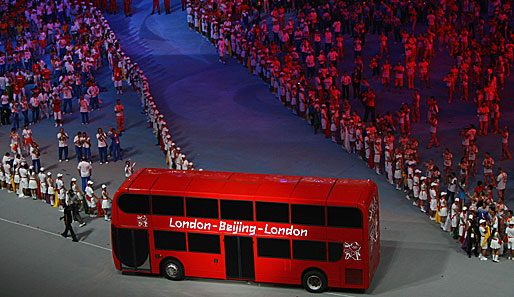 Die nächsten Olympischen Spiele finden 2012 in London statt. Der Buss kündigt dies mit dem Schriftzug bereits an