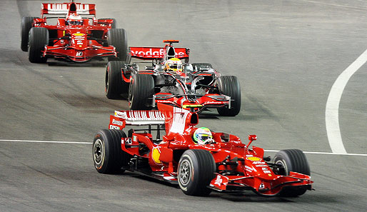 Massa setzt sich in der ersten Kurve gegen Hamilton und Räikkönen durch