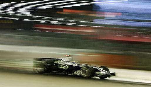 Nico Rosberg fährt ein tolles Rennen: Trotz einer "Stop & Go"-Strafe fährt er bis auf Platz zwei vor