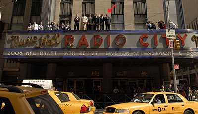 Die Kandidaten für den 2008er Draft posieren vor Radio Music City Hall in New York