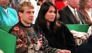 Klinsmann geht zum Entspannen mit seiner Ehefrau Debbie auch mal zu einem Tennisturnier (1996)...