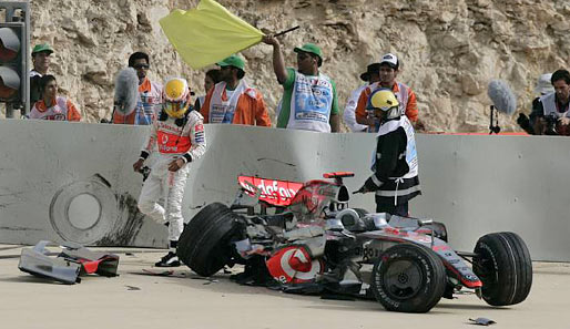 Auch Weltmeister Lewis Hamilton erwischte es. Er zerlegte seinen McLaren zum Beispiel in Bahrain