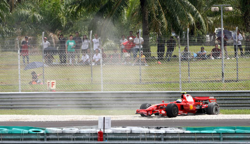 Malaysia-GP: Massa fällt erneut aus. Diesmal nach Fahrfehler. Hamilton pflügt sich von Platz 9 auf 5 nach vorne. WM-Stand: Hamilton - Massa 14:0