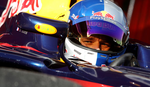 Bekanntes Gesicht in ungewohnter Unmgebung: Rallye-Weltmeister Sebastien Loeb durfte im Red Bull Formel-1-Luft schnuppern