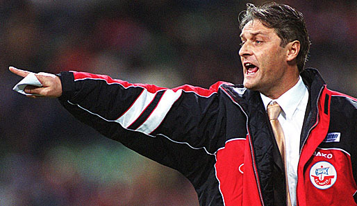 Im Dezember 2001 trat Veh dann in Reutlingen zurück, um das Traineramt beim Bundesligisten Hansa Rostock zu übernehmen