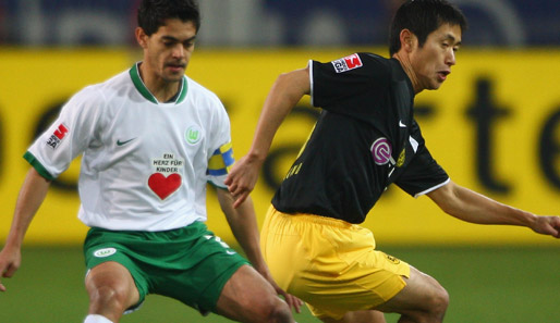 Dortmund - Wolfsburg 0:0: Im ersten Durchgang war Young-Pyo Lee einer der Aktivposten beim BVB. In der zweiten Hälfte hatte Josue den Südkoreaner gut im Griff