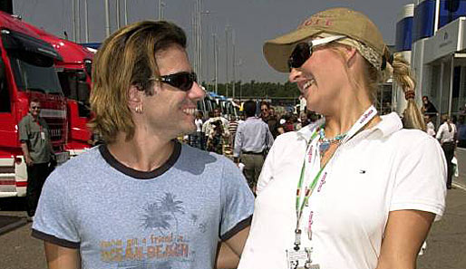 Marc Terenzi und Sarah Connor turtelnd im Sommer 2003. Sie waren sie noch frisch verliebt. Am 1. November 2008 kam das offizielle Aus