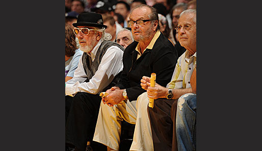 Einer darf natürlich beim Saisonstart der Lakers nicht fehlen: Schauspieler Jack Nicholson. Wie immer in der 1. Reihe, direkt am Spielfeld