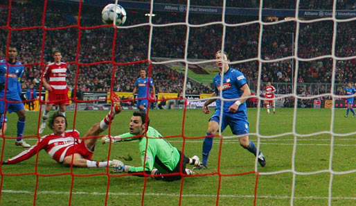 16. Spieltag: Dank Luca Toni gewinnen die Bayern das Spiel der Spiele gegen starke Hoffenheimer mit 2:1