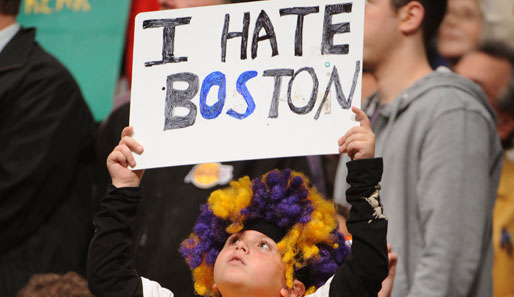 Doch von Besinnlichkeit vor dem Kracher zwischen L.A. und Boston war keine Spur, wie dieser Lakers-Nachwuchs-Fan bewies