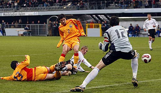 Oktober 2007: Felix Kroos mit einem Treffer für die U 17 im EM-Qualifikationsspiel gegen Rumänien