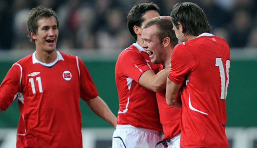 Christian Grindheim erzielt den 1:0-Siegtreffer für die Norweger